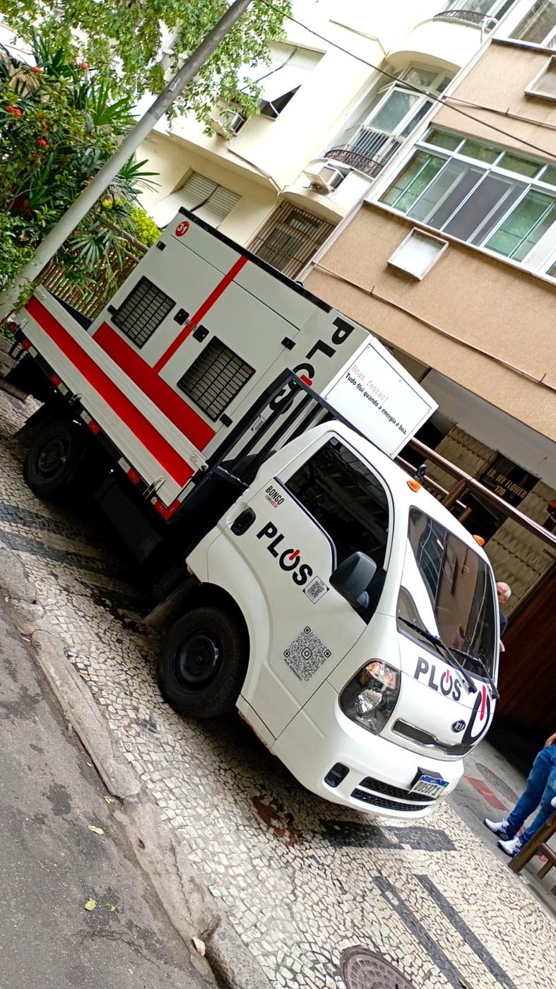 Atendimento emergencial com geradores de 150 kVA em Copacabana para prédios residenciais na Rua Barata Ribeiro